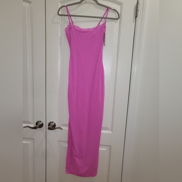 1. NWT SKIMS FITS EVERYBODY CORDED LACE LONG SLIP DRESS IN NEON ORCHID SIZE XS - Picture 5 of 6